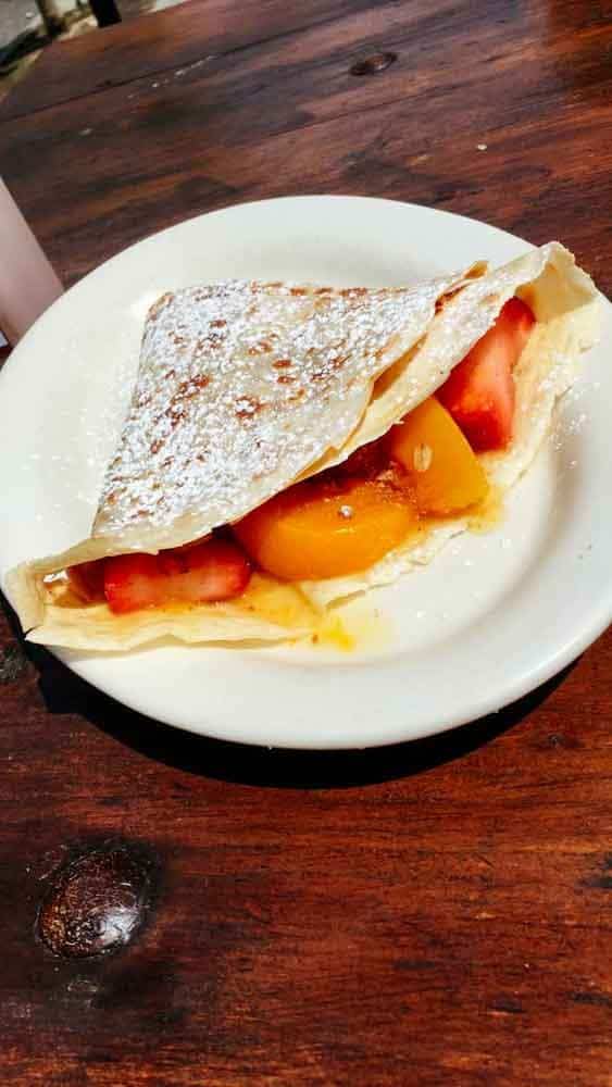 crepe with peaches