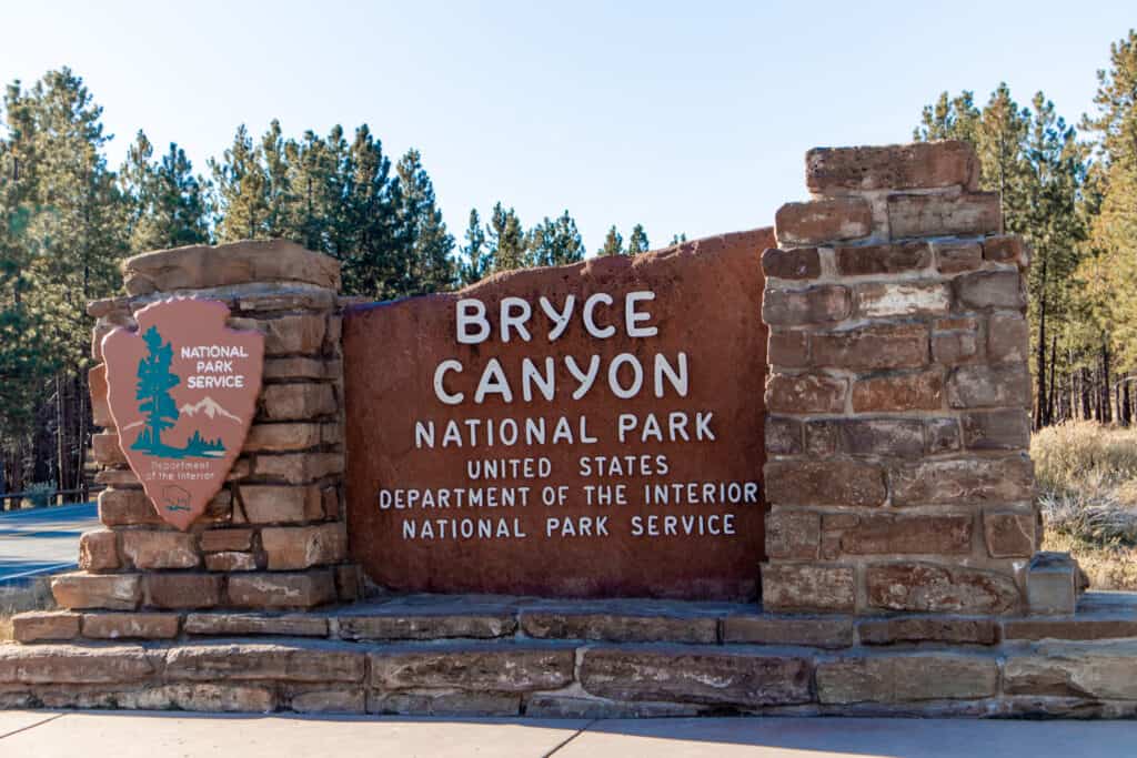 Entrance sign to Bryce Canyon National Park