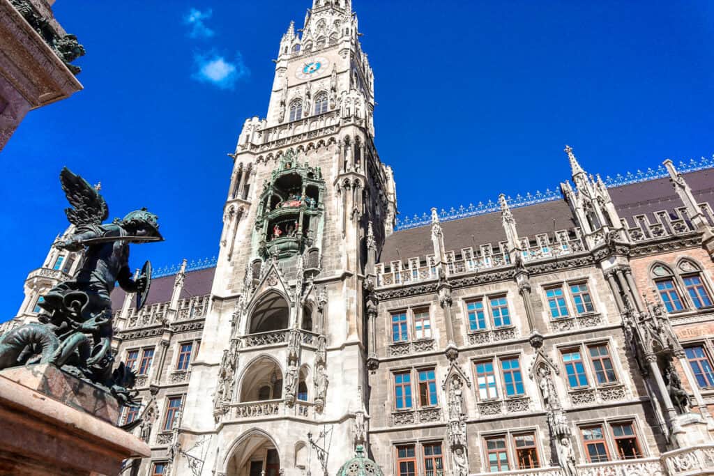 The Neo-Gothic façade of the New Town Hall in Munich, with its elaborate architecture and the blue sky in the background.